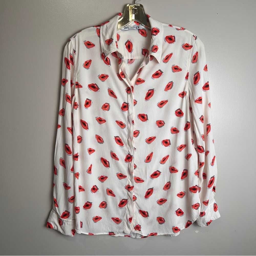 Zara White Button-Down Shirt with Red Lip Print